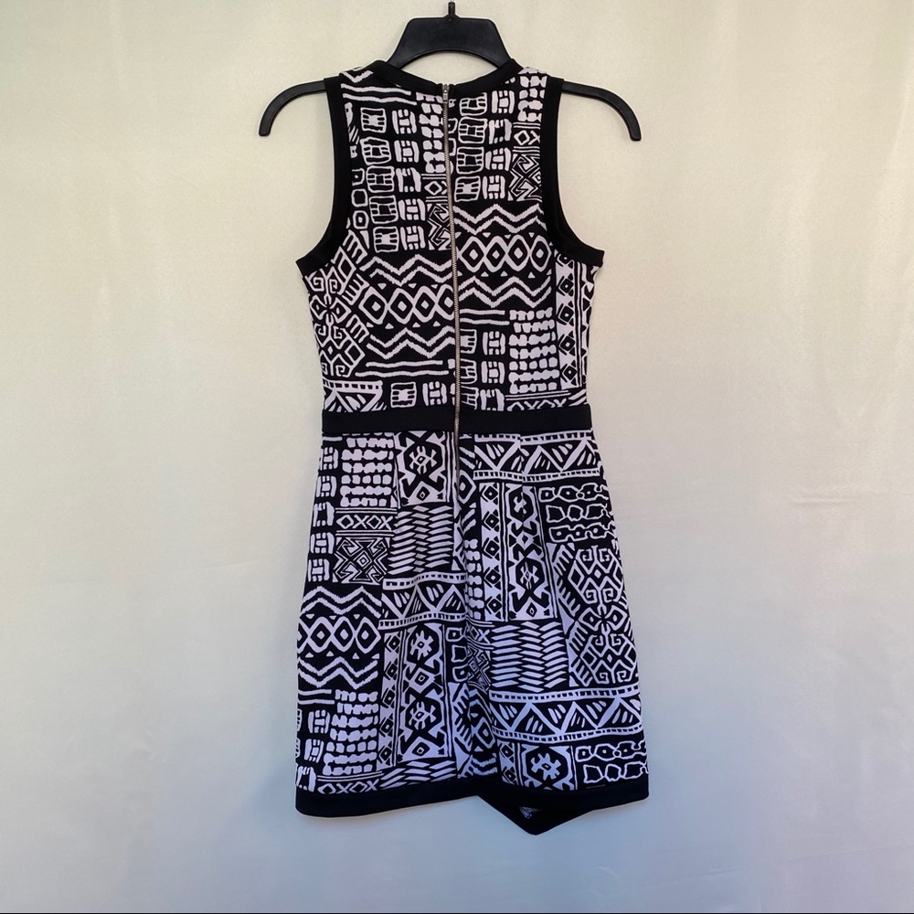 Form-fitting Mini Dress - Picture 4 of 5